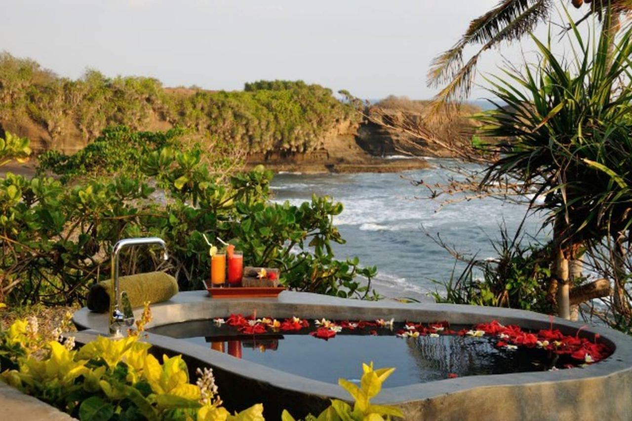 Bulung Daya Beach Villa Retreat Antasari Exteriör bild